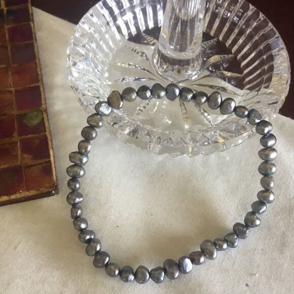 $8 or 3/$15  Grey Freshwater Pearl Bracelet - Picture 6 of 6
